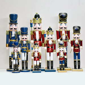 Figurine de soldat décorative traditionnelle de Noël en bois de 25/38/50 cm pour cheminée ou manteau de cheminée - Product Image 1