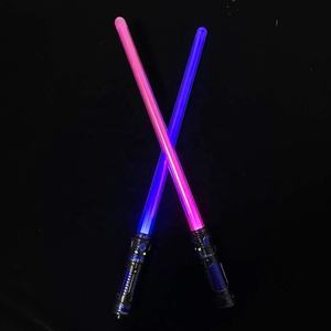 2020 nuevo diseño ilumina juguetes espada LED <span class=keywords><strong>de</strong></span> plástico para niños espada sable <span class=keywords><strong>de</strong></span> <span class=keywords><strong>luz</strong></span> doble - Product Image 2