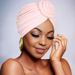 QINGYAN Bonnet Tendance Style Indien Avec Détail Nœud Escargot, Casquette Tricotée pour Femmes Passionnées de Mode Bohème - Product Image 1