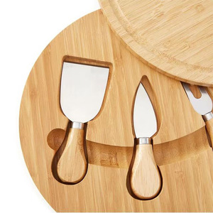 Ensemble de planches à fromage en bambou avec couteau, fourchette et spatule pour servir et couper le fromage - Product Image 2