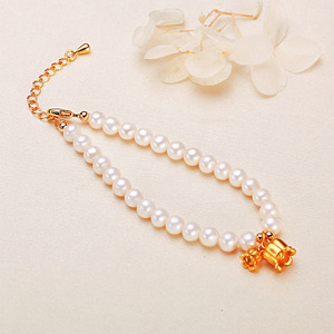 Joyería de Perlas Genuinas de Zhuji, Perlas de Agua Dulce Casi Redondas con Ligeras Imperfecciones, Nuevo Estilo de Orquídea de Campana, Pulseras de Moda con Dijes, Venta al por Mayor - Product Image 3