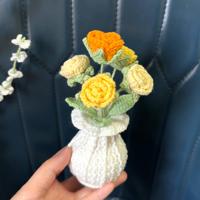 Ornamen Pot Bunga Buatan Tangan Rajutan Emosional Bentuk Mawar Kustom Pabrik untuk Hadiah Pesta Hari Ibu