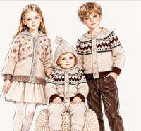 Cardigan à capuche pour enfants, motif Fair Isle, avec pompons, manches longues, boutons en bois, épais et respirant, tricoté pour tout-petits, OEM ODM