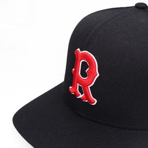 Casquettes Snapback personnalisées à 6 panneaux structurées avec logo brodé 3D en mélange acrylique/laine pour hommes - Product Image 3