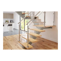 Escalier monodirectionnel au design moderne avec marches flottantes en chêne pour l'intérieur de villa