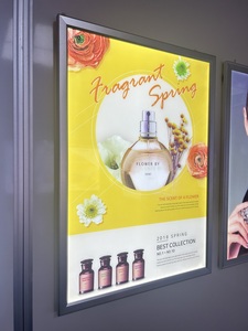 Marco de póster LED a presión de aluminio forma rectangular 27X4 0/27X41 pulgadas Pantalla de <span class=keywords><strong>cartelera</strong></span> de película tamaños personalizados - Product Image 2