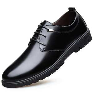 2019 nuove scarpe in pelle da <span class=keywords><strong>uomo</strong></span> abbigliamento formale Casual da <span class=keywords><strong>uomo</strong></span> scarpe da <span class=keywords><strong>uomo</strong></span> con lacci bassi a testa tonda scarpe da padre da <span class=keywords><strong>uomo</strong></span> - Product Image 1