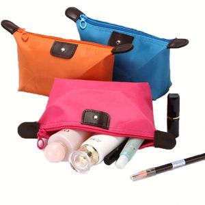 Pochette de maquillage en nylon personnalisée, trousse de toilette, grande capacité, luxe, fermeture éclair, sac de voyage pour cosmétiques avec logo brodé - Product Image 2
