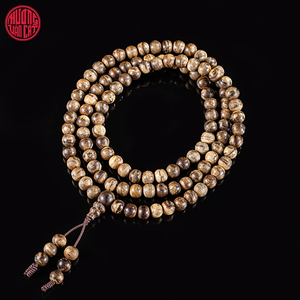 Rosario de Madera de Agar Malaya Natural, 108 Cuentas de 6mm, Tono Oscuro con Alto Contenido de Aceite, Joyería Elegante para Meditación - Product Image 1
