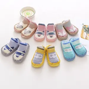 Conjunto de sapatos para bebê, conjunto de sapatos de bebê antiderrapante com estampa de desenhos animados, meia de borracha macia e antiderrapante
