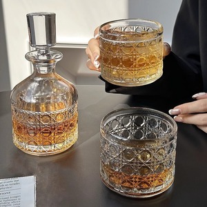 Set <span class=keywords><strong>di</strong></span> Bicchieri Decanter per <span class=keywords><strong>Vino</strong></span> in Cristallo Vintage con Rilievi, Impilabili, Set <span class=keywords><strong>di</strong></span> Bicchieri Decanter per Whisky Impilabili, Capacità 280ml - Product Image 1