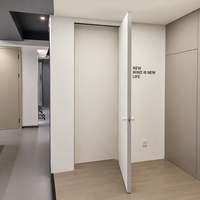 Porte intérieure moderne sans cadre, porte intérieure dissimulée, design de panneau plat pour applications résidentielles