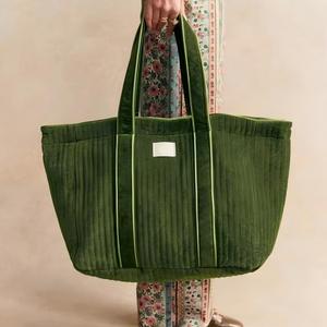 กระเป๋าถือผู้หญิงแบบมีซิป ขนาดใหญ่ ผลิตตามสั่ง พรีเมียม เป็นมิตรกับสิ่งแวดล้อม  แบบสะพายไหล่  ผ้ากำมะหยี่  ลายควิลท์ - Product Image 1