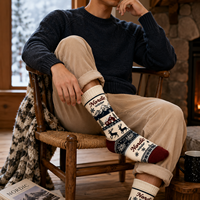 Chaussettes d'hiver unisexes de style nordique en coton 32S de qualité supérieure, chaussettes jacquard à haute densité 200N pour cadeau et souvenir