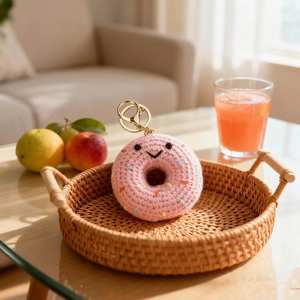 Llavero de peluche Amigurumi Donut, regalo adorable para fans y amantes de las mochilas modernas, llavero lindo con diseño de comida, muñeco tejido. - Product Image 5