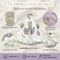 Robe de princesse impériale de luxe pour animaux de compagnie, personnalisée, en tissu jacquard doré en coton, avec pompons en fourrure moelleuse et jupe en dentelle superposée pour chiens et chats