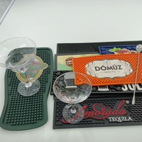 Tapis de Bar Runner Logo personnalisé Tapis de Bar avec Logo Accessoires de Bar en PVC Souple 3 Pièces Cocktail & Snack Plateaux Tapis de Vin Rouge Stocké