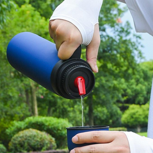 Set <span class=keywords><strong>de</strong></span> Termo para Yerba <span class=keywords><strong>Mate</strong></span> <span class=keywords><strong>de</strong></span> Viaje Personalizado <span class=keywords><strong>de</strong></span> 1000 ml y 160 ml con Vaso, Aislado al Vacío <span class=keywords><strong>de</strong></span> Doble Pared en Acero Inoxidable, Ideal para Regalos - Product Image 6