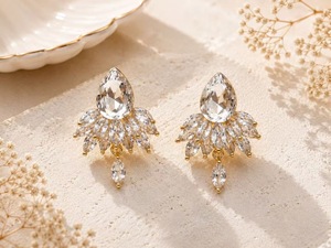 Pendientes con forma de flor, chapados en oro, aleación de metales preciosos, cristal, joyería para fiesta, unisex - Product Image 3