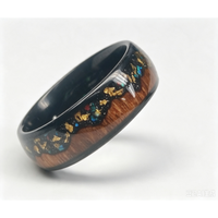 Bague classique en carbure de tungstène plaqué noir 8 mm avec incrustation laser pour hommes de la marque Dome Jewelers