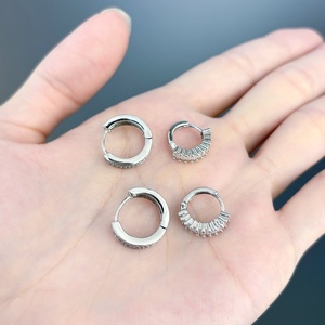 Pendientes de Aro Huggie de Latón de Alta Calidad con Baño de Plata, Venta Directa de Fábrica JXX, Diseño Geométrico Clásico y Moderno, Regalo Ideal - Product Image 2