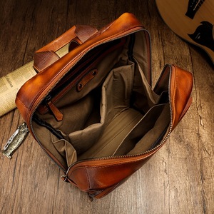 Zaino Vintage <span class=keywords><strong>in</strong></span> Vera <span class=keywords><strong>Pelle</strong></span> da <span class=keywords><strong>Uomo</strong></span>, Grande Capacità 20-35L, con Cerniera e Cinghie Regolabili - Product Image 4