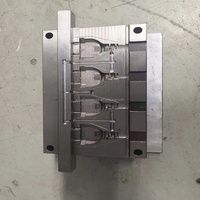 Prise de câble d'alimentation Machine de moulage par injection verticale et moule d'injection
