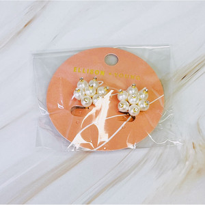 ต่างหูแบบหนีบประดับมุกบลูมมิ่ง - Product Image 1