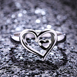 Anello a doppio cuore per donna, romantico, minimalista, da indossare tutti i giorni, accessorio regalo - Product Image 1