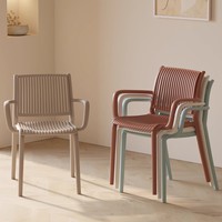 Chaise de salle à manger moderne empilable en plastique PP avec accoudoirs, pour usage extérieur et intérieur, restaurant, café