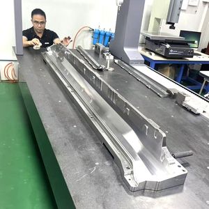 Pièces d'avion et de coque de bateau rapide en alliage d'aluminium usinées CNC sur mesure à 5 axes de haute précision, fabriquées en usine - Product Image 2