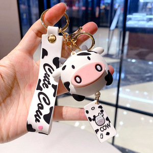 CHENXI Llavero de silicona con diseño de vaca lechera, accesorio colgante de dibujos animados 3D, venta al por mayor - Product Image 1