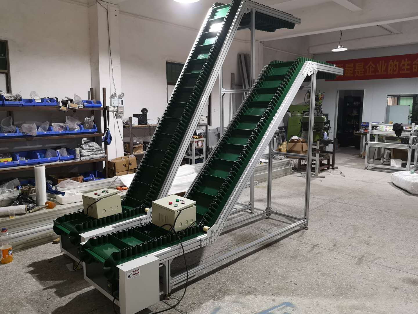 Skirt belt conveyor, Incline bucket lifting belt conveyor system, Z type conveyor belt