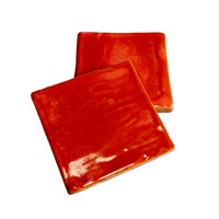 Carreaux carrés Zellige faits main par des artisans, carreaux de céramique modernes, émail brillant vibrant, résistants à l'usure, antidérapants, pour une décoration sur mesure.