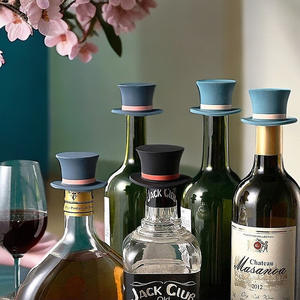 Bouchon de vin décoratif fantaisie en forme de chapeau, en silicone de qualité alimentaire - Product Image 3