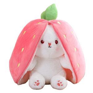 Peluche Cosplay Fraise <span class=keywords><strong>Carotte</strong></span> Lapin Peluche Créative <span class=keywords><strong>Sac</strong></span> <span class=keywords><strong>en</strong></span> Fruit Transformer Bébé Peluche Lapin pour Enfant - Product Image 1