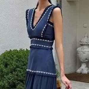 เดรสยาวแฟชั่นผู้หญิงสไตล์เรโทร คอวี แขนกุด แต่งลูกไม้ ปักลายพู่ห้อย รุ่นใหม่รับซัมเมอร์ - Product Image 2