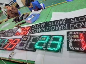 Señal de Tráfico con Detector de Radar LED Solar de 90*60 CM, con Palabras Personalizadas para Zonas Públicas - Product Image 4