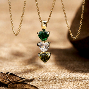 Collier Pendentif Cœur Triple Pierre Couleur Or Élégant avec Chaîne, Bijou pour Femme, Cadeau de Fiançailles, Pendentifs et Breloques en Moissanite - Product Image 1