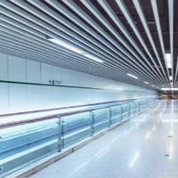 Plafond suspendu en aluminium en forme de U sur mesure pour la décoration intérieure