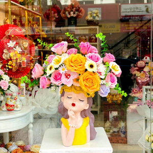 Pot de fleurs <span class=keywords><strong>original</strong></span> en polyrésine, buste de jeune fille aux yeux fermés, visage de femme rêveuse, pot de plante en résine artistique unique, <span class=keywords><strong>cadeau</strong></span> de pendaison de crémaillère - Product Image 4
