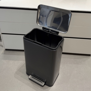 Cubo de Basura Metálico de 50 Litros con Pedal, Tapa de Cierre Lento y Rodillo, Cubo de Basura Ecológico de Accionamiento por Pie - Product Image 5