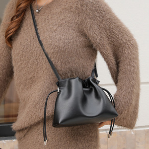 Sac bandoulière en cuir de vachette à cordon unique, tendance et polyvalent, nouvelle collection été 2026, style <span class=keywords><strong>flamenco</strong></span>, sac porte-bonheur, best-seller pour <span class=keywords><strong>le</strong></span> commerce international - Product Image 1