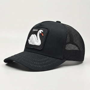 Gorra de Béisbol Trucker Deportiva Personalizada con Bordado de Patrón Animal Único, Logotipo, Algodón Perforado para Exteriores, Cierre a Presión - Product Image 1