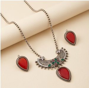 Conjunto de Collar con Colgante de Piedras Rojas y Verdes de Diseño DIVYORO, Joyería Elegante Oxidada con Pendientes - Product Image 3
