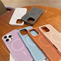 Coque de téléphone magnétique de refroidissement anti-chute de luxe pour Apple 15Promax trou en nid d'abeille Iphone16Plus/14/13 en TPU