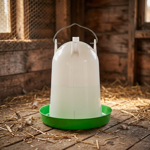 Bebedero Automático para Aves de Corral Crown 166, Botella de Agua de Plástico, para Uso en Interiores y Exteriores - Product Image 3