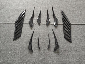 Kit de cuerpo de patrón forjado de fibra de carbono estilo EB para I8 con alerón delantero, parachoques trasero, labio, falda lateral de ventilación - Product Image 2