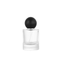 Botol Semprot Kaca Bening Mewah Terlaris 30ml 50ml Botol Parfum Kosong Bulat Custom Dengan Tutup Kayu