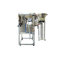 Machine de remplissage automatique de bouteilles pour liquides à haute viscosité avec alimentateur de bouchons vibrant pour l'emballage des bouteilles